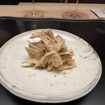 徳ㇵ本也 - ◆胡麻和え
      （ハヤトウリ、舞茸、白キクラゲ、芋茎）と焼き茄子
      歯応えも味の調和も最高に美味しい箸休めの一品。