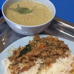 タイごはん 泉州屋台 - グリーンカレー　ガパオごはん　パッ・ママー