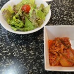 焼肉スエヒロ館 横浜鶴見店 - ミックス焼肉ランチ(ミニサラダとキムチ)