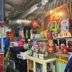 タイごはん 泉州屋台 - カラフルな小物がいっぱいです！