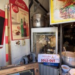 タイごはん 泉州屋台 - つる下がった鶏肉はおもちゃでした！