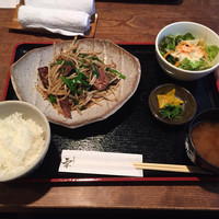 和牛料理 要 - レバニラ炒め800円