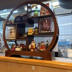鰻 むさし乃 - 店内のカウンター席にある飾り