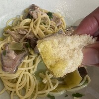 グラナータ TBS店 - フォカッチャにソースを浸して