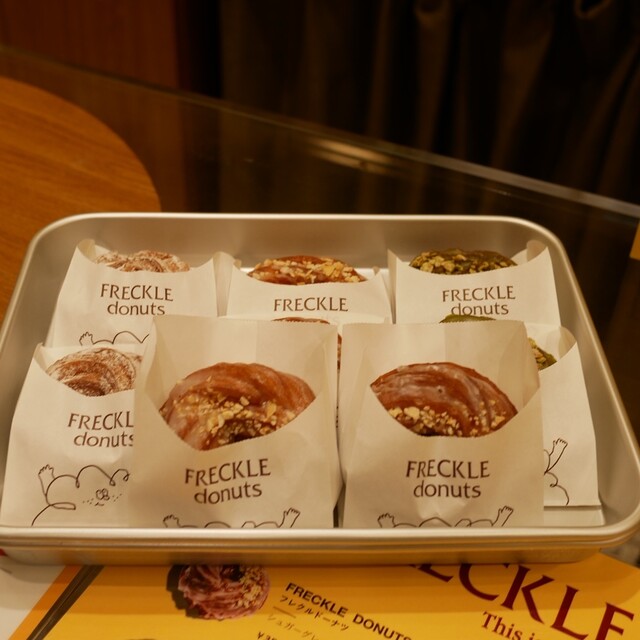 FRECKLE donuts 虎ノ門ヒルズ店 - 虎ノ門ヒルズ/ドーナツ | 食べログ