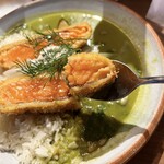 p.i stand - サーモンレアカツ グリーンカレーライス