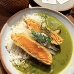 p.i stand - サーモンレアカツ グリーンカレーライス