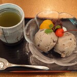 カフェ＆レストラン談話室 ニュートーキョー - おぐらアイス&白玉あずき日本茶付869円