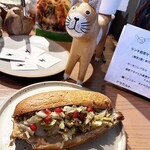 p.i stand -  鯖バインミー  キャベツとザクロのサルサ