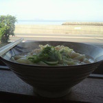 西端手打 上戸うどん - 伊吹島がかすかに写ってる。