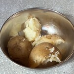 カリーライス専門店エチオピア - ジャガイモを崩してカリーを待つ