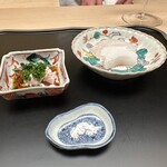 徳ㇵ本也 - ◆向付❶
      明石直送の泥障烏賊とカワハギ
      カワハギの肝ポン酢　琴引きの塩