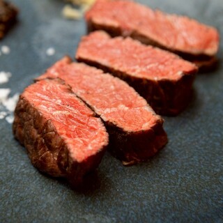 中目黒では当店だけ！岩手県田村牧場吊るし熟成短角和牛