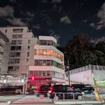 喃喃 - 鳥居坂の交差点のビルの4階が喃喃です。