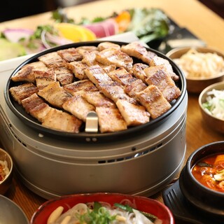 平日ランチ限定！時間無制限サムギョプサル食べ放題＆飲み放題