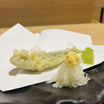 石と肴 地雷也 - 子持ち稚鮎の天ぷら