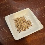 炭火焼肉 ホルモン やま元 - 塩のお肉用の付けるやつ