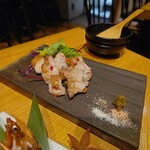 炭火焼き ヒノカミ - 鶏もも肉の原始焼き