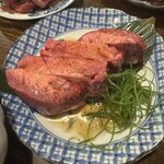 炭火焼肉ホルモンしま田 - 