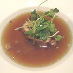 松茸とフォアグラのコンソメ