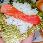 丸山鮮魚店 - 海苔に少量の酢飯をのせて