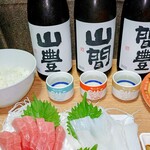 丸山鮮魚店 - 日本酒の飲み比べ