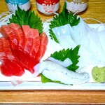 丸山鮮魚店 - 中とろとあおりいかの盛合せです