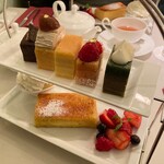 パブロフ - フレンチ&ケーキセット。華やかなケーキにとろけるフレンチトーストや贅沢幸福セット