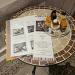 パブロフ - 入口のオブジェとメニュー