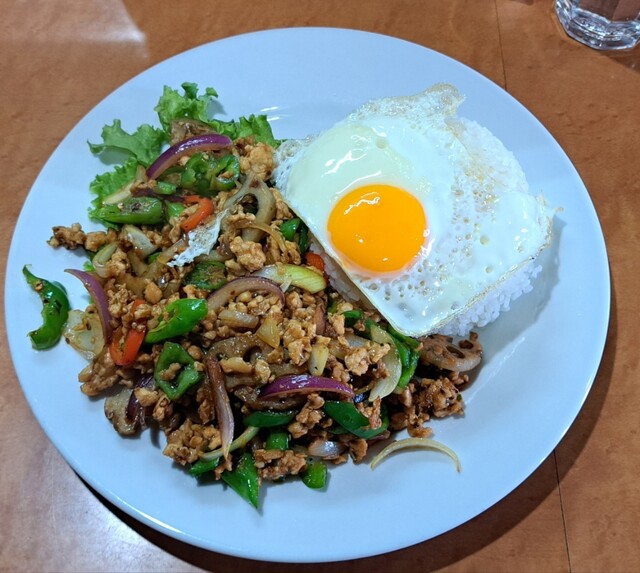 丁寧なガパオライス』by shota14 : Riders Cafe Restaurant CARABAO