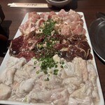 千歳ラム工房 やまじん - 上から鶏、熟成ジンギスカン、ホルモン