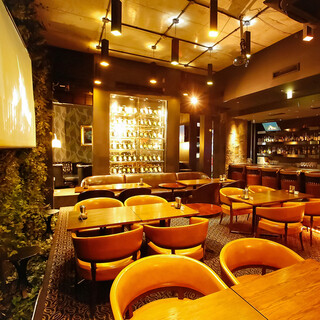 ◆ゆったりテーブルソファー席◆天井が高くラグジュアリー♪