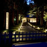 nuku - 本当に光り輝いてる！と思ったら、この建物の中に金色堂まるごと入ってましたっ