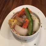 GOLDEN CHICKEN - ピクルスは酢入りが甘く、ちょっとイマひとつ汗