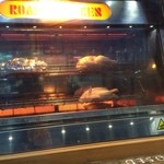GOLDEN CHICKEN - 店頭でぐるぐる焼いてます♪