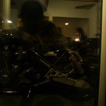 みんなのコーヒー - 店内よりバイクを見ながら。