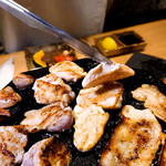 溶岩鶏焼肉 焼け石に肉 魚住店 - 