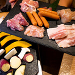 溶岩鶏焼肉 焼け石に肉 魚住店 - 