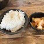 らーめん 本郷亭 - 無料のご飯と、漬け物