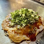 お好み焼こぼん - 料理写真:肉玉そば　イカ天×2、ねぎ　トッピング