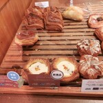 ブーランジェリー ブルディガラ - 季節の素材を使ったクイニーアマンやデニッシュ、オレンジで風味付けしたブリオッシュなども（その2）