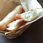 ハンバーグ&ステーキ 百楽GRILL - 焼き立て、外パリパリでちぎるとふわふわ