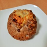クルミを練り込んだマルシャン生地にスイートポテトとグリュイエールチーズを包み焼き上げた、パタート・ドゥース・エ・フロマージュ496円