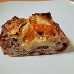 ブーランジェリー ブルディガラ - クルミがゴロゴロ入った香ばしい生地に、ホロホロ甘いスイートポテトと香り良いグリュイエールチーズの極上甘じょっぱコンビ♪