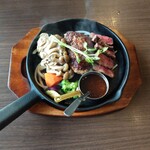 ハンバーグ&ステーキ 百楽GRILL - 赤身ステーキ＆ハンバーグ　きのこソテー