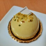 サクサクのプラリネ生地とダックワーズショコラ、クレームショコラを合わせたピスタチオムース、ピスターシュ756円