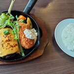 ハンバーグ&ステーキ 百楽GRILL - 熱々鉄板が嬉しい