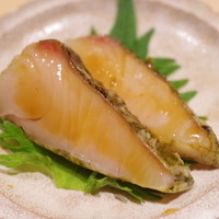 江戸前鮓 すし通 - 鰆の昆布〆