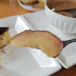 お茶処 吉田 - アップルクランブルにはりんごが豪快に