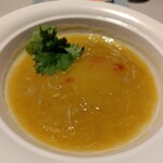 成隆行蟹王府 - 蟹肉のフカヒレ煮込み